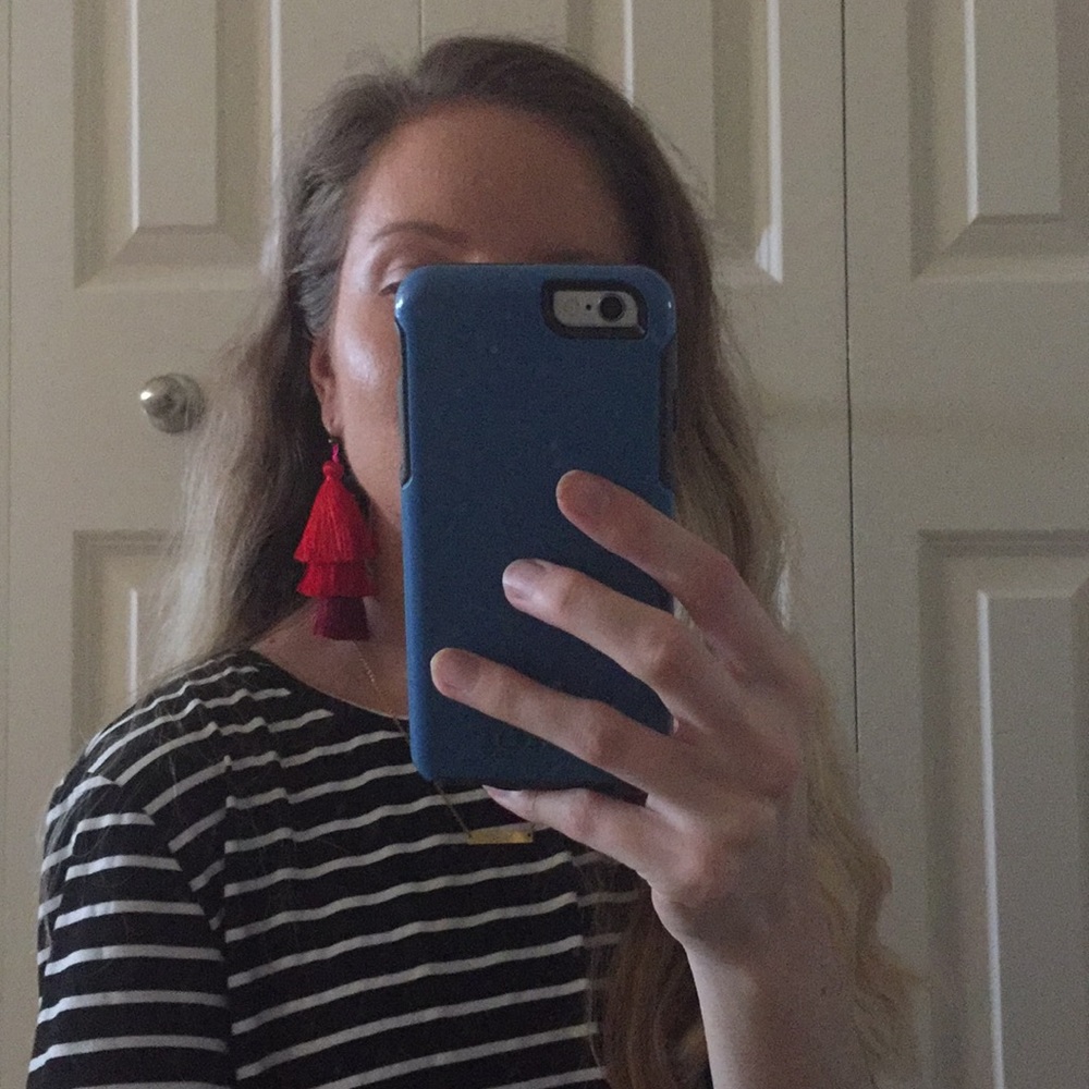 Red tassel earrings - Picture 2 of 2